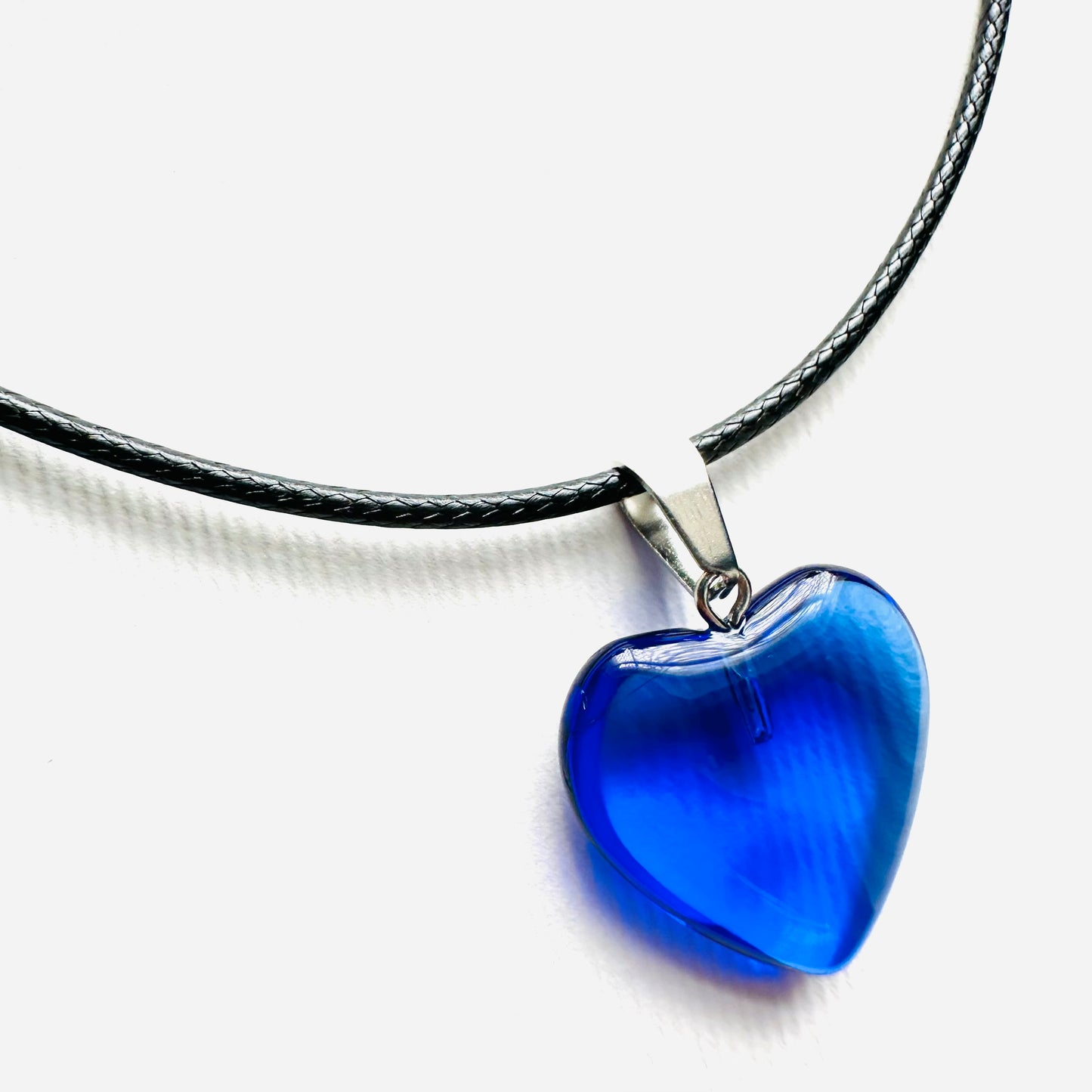 Heart necklace ( dark blue, natural stone).