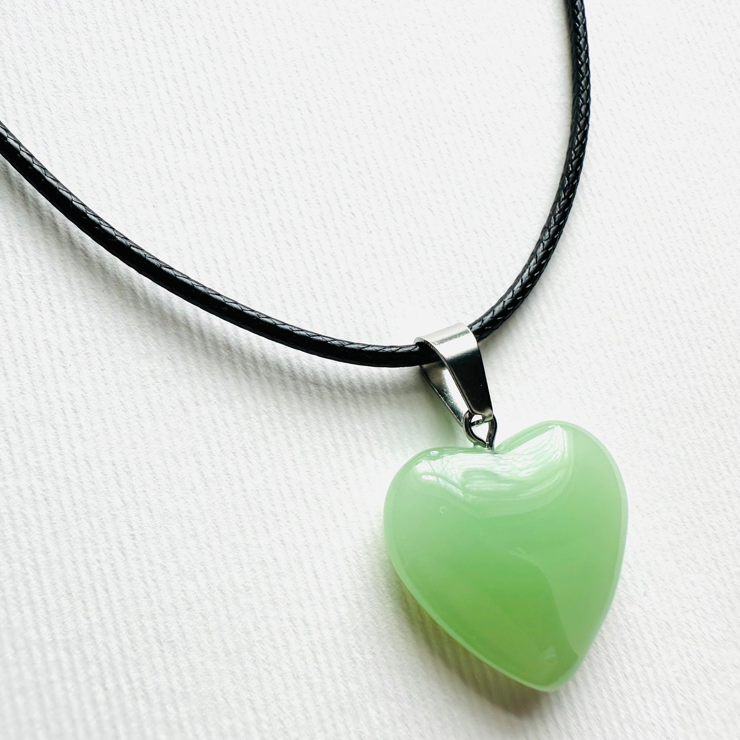 Heart necklace ( light green, natural stone)