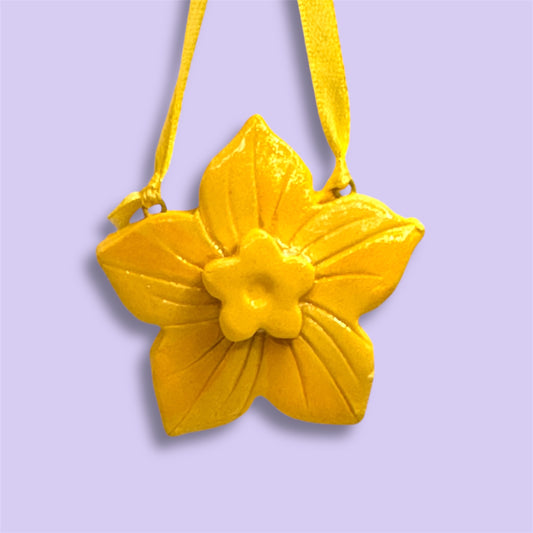 Spring daffodil hanging decor (clay).